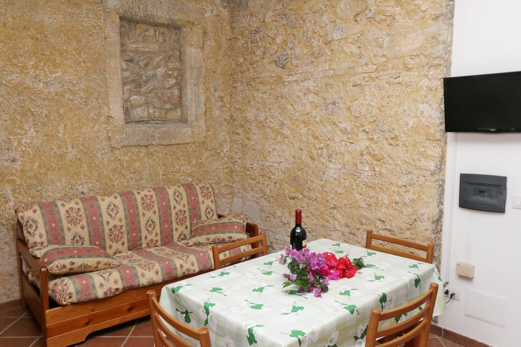 Residenza La Vigna Aparthotel Паргелия Екстериор снимка