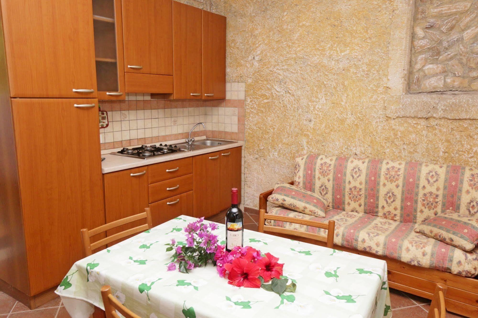 Residenza La Vigna Aparthotel Паргелия Екстериор снимка